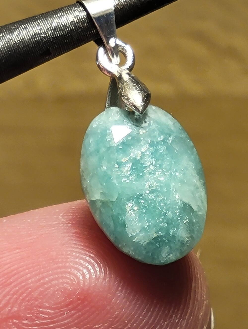 6.45ctw Natural Oval Cut Green Emerald Pendant - 925 Silver